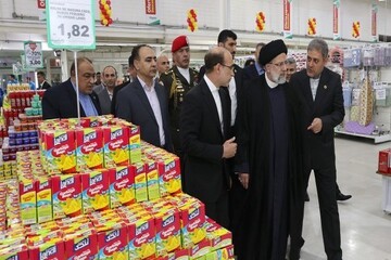 Raeisi visits Megasis Iranian store in Caracas