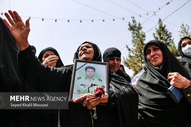 تشییع باشکوه شهید مدافع امنیت در ایذه / مردم خواستار برخورد شدند