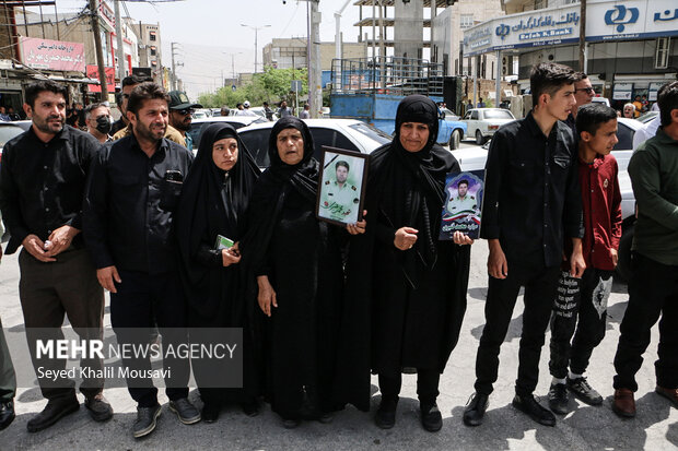 تشییع باشکوه شهید مدافع امنیت در ایذه / مردم خواستار برخورد شدند