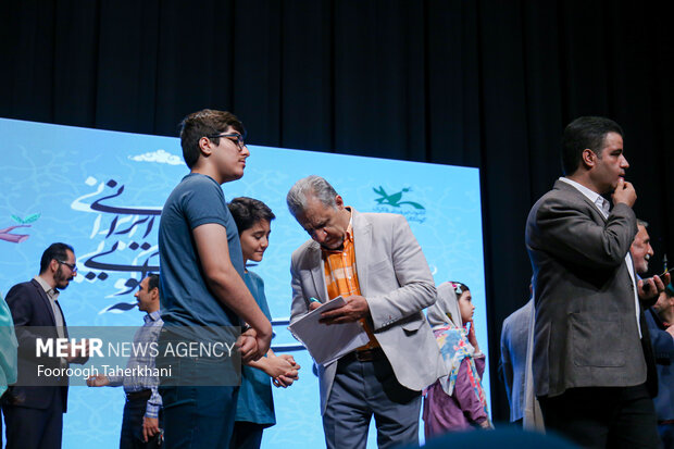 فرهنگ و هنر برآمده از ذات یک ملت است نه کوشش و سلیقه مسئولان