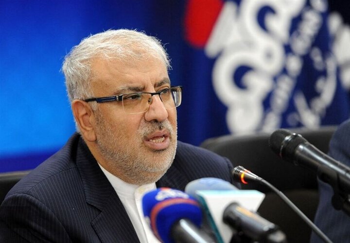 وزير النفط الإيراني: يعلن عن تصدير أكثر من 2800000 قطعة للتكرير إلى فنزويلا