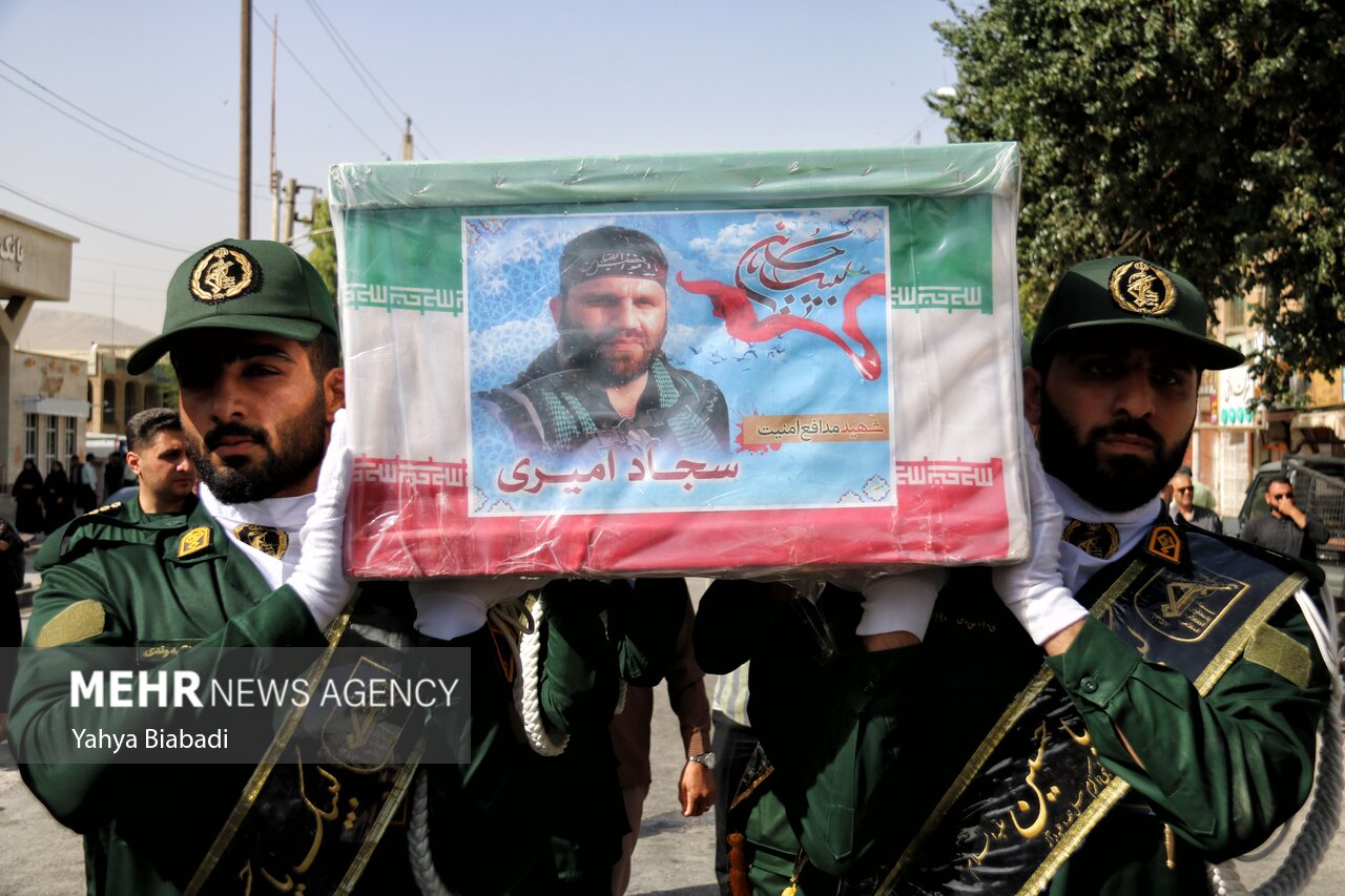 تشییع شهدای مدافع امنیت از ایذه تازرندیه/روایت مردمی که قدرشناسند