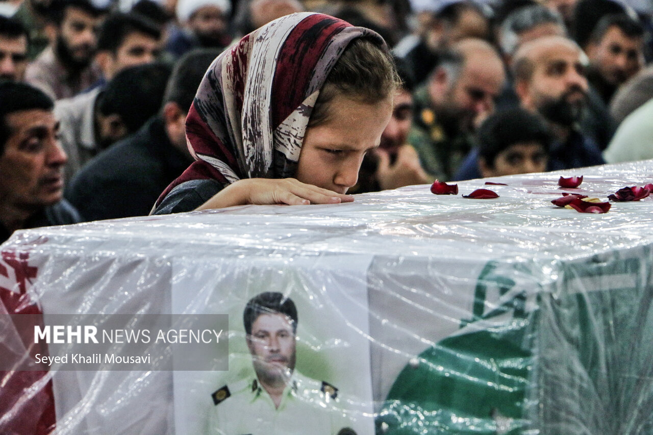 تشییع شهدای مدافع امنیت از ایذه تازرندیه/روایت مردمی که قدرشناسند