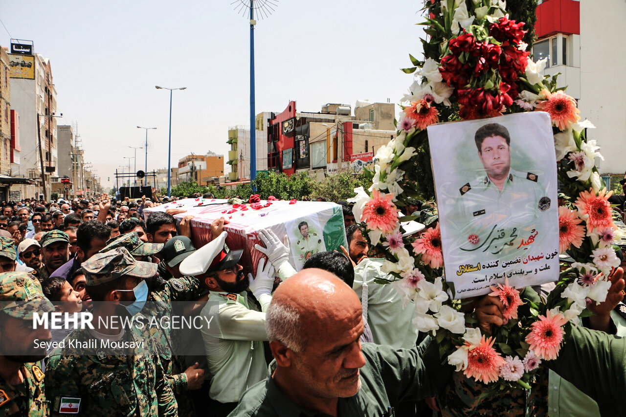 تشییع شهدای مدافع امنیت از ایذه تازرندیه/روایت مردمی که قدرشناسند