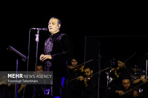 اولین روز از کنسرت موسیقی علیرضا قربانی شامگاه سه شنبه ۲۳ خرداد ۱۴۰۲ در محوطه کاخ سعدآباد تهران با استقبال مردم برگزار شد