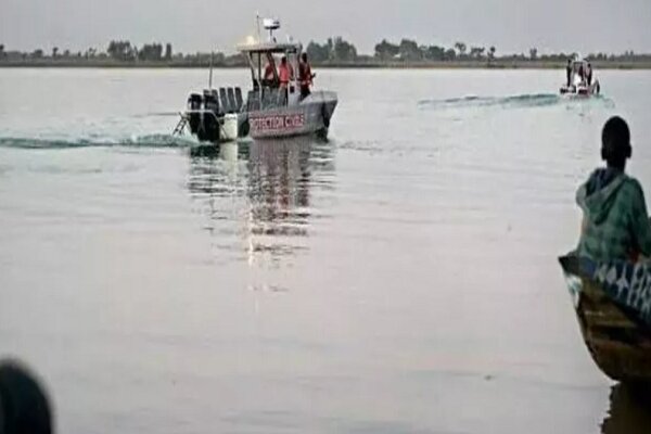 Nijerya'da tekne faciası: En az 100 kişi öldü
 Nijerya'da tekne faciası: En az 100 kişi öldü