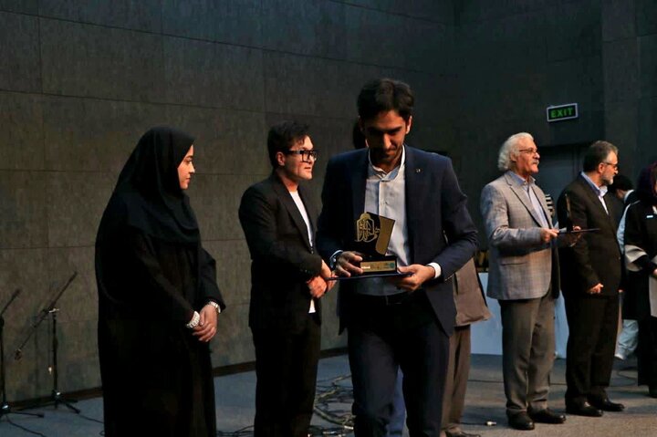 خطاطی بدون قلم، نجاری بدون چوب، آشپزی بدون گندم، مهاجری بدون وطن!