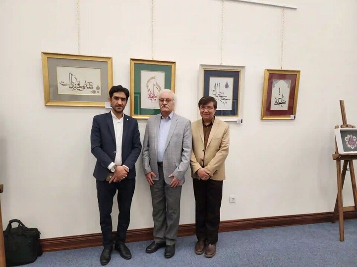 خطاطی بدون قلم، نجاری بدون چوب، آشپزی بدون گندم، مهاجری بدون وطن!