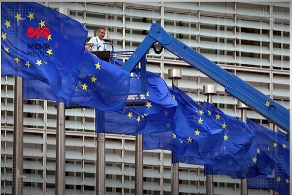 آزادی ۱۳۷ میلیارد یورو از دارایی‌های لهستان  توسط  کمیسیون اروپا