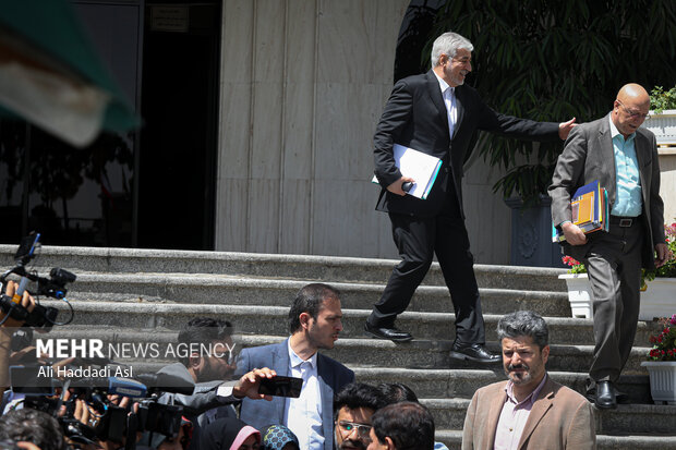 حاشیه هیئت دولت 8