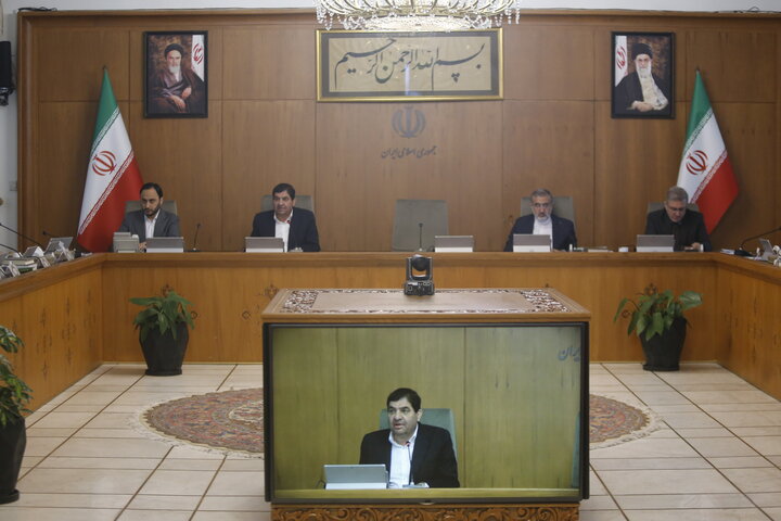 دستور مخبر به وزیر اقتصاد: ظرف یک ماه مسائل گمرکات ساماندهی شود