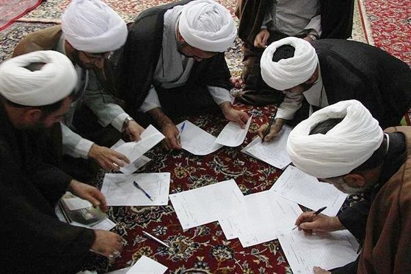 آزمون استادی ارتقای حکم حوزه علمیه در اهواز برگزار شد آزمون استادی ارتقای حکم حوزه علمیه در اهواز برگزار شد