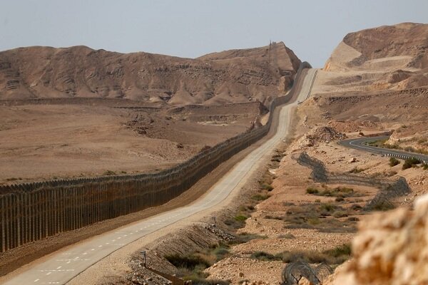 دیوار مرزی ۲۴۵کیلومتری با ۶متر ارتفاع که مانع نفوذ سرباز مصری نشد