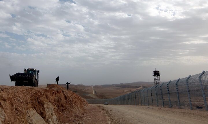 دیوار مرزی ۲۴۵کیلومتری با ۶متر ارتفاع که مانع نفوذ سرباز مصری نشد