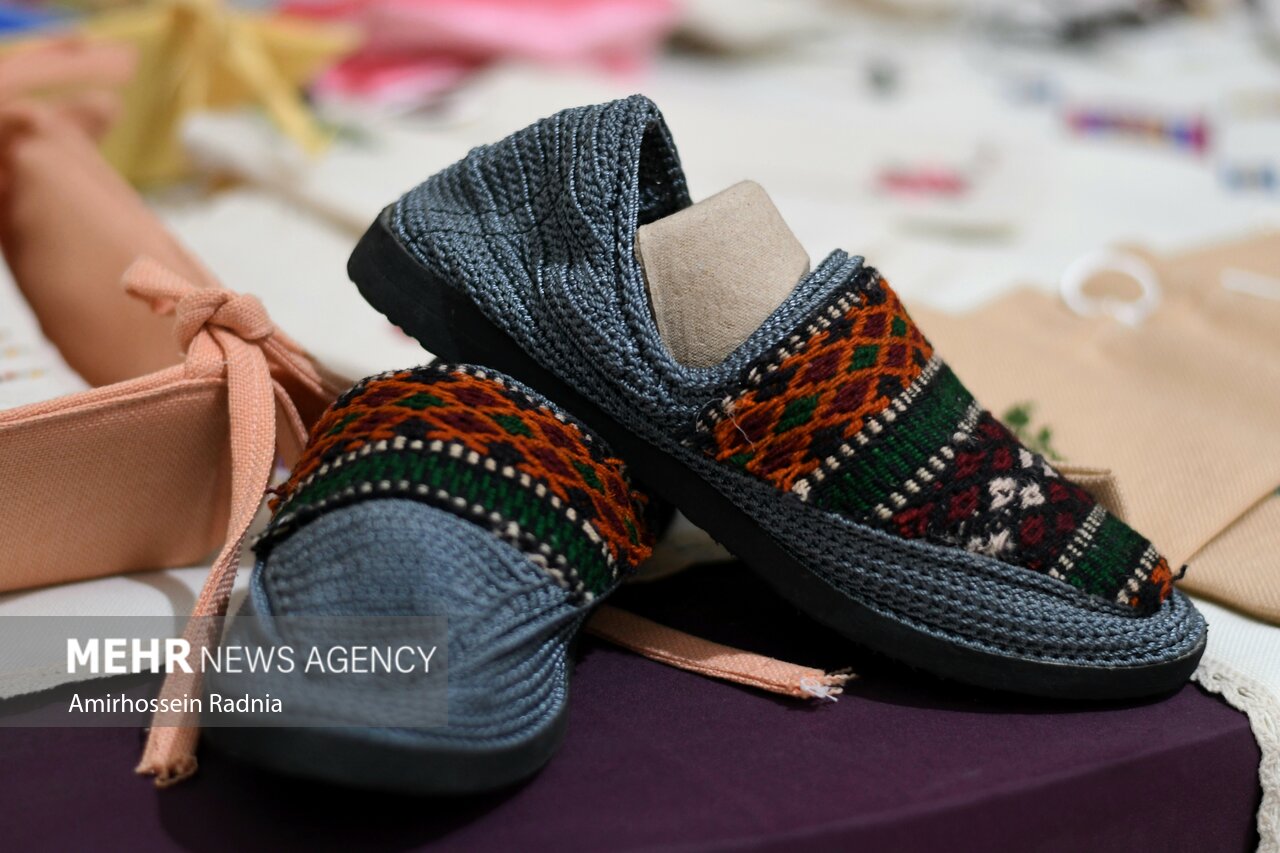 Mehr News Agency - Handicrafts exhibition in Iran's Birjand
