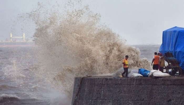 طوفان بپرجوائے: بھارتی ریاست گجرات سے 290 کلو میٹر دور
