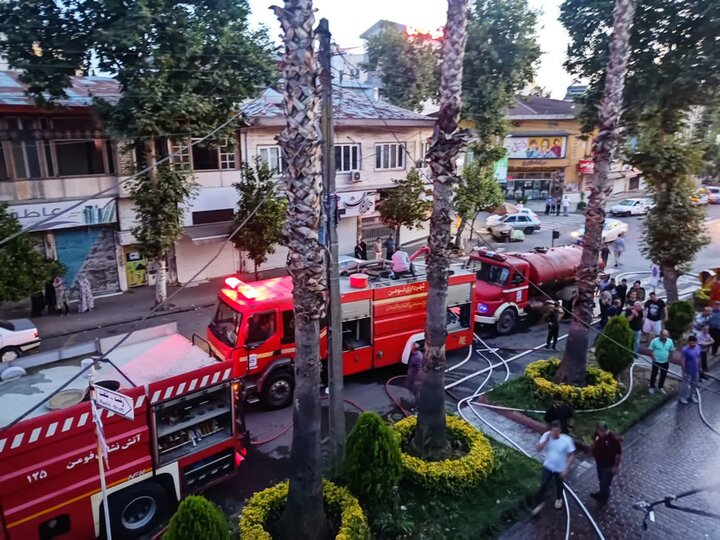 آتش سوزی ۴ مغازه در فومن/ حریق مهار شد