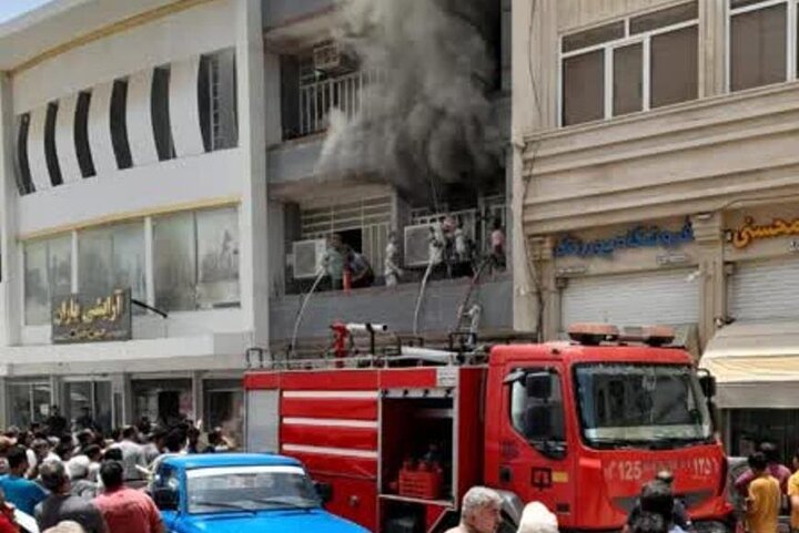 آتش سوزی در بازار گناوه مهار شد