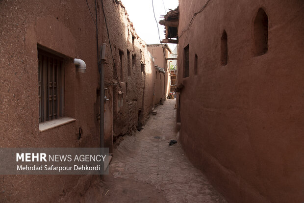 ابیانه نگینی سرخ در دل کویر 7