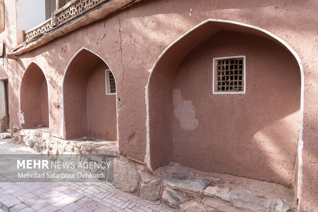 ابیانه نگینی سرخ در دل کویر 10