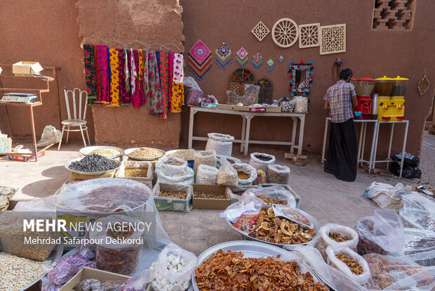 ابیانه نگینی سرخ در دل کویر 19