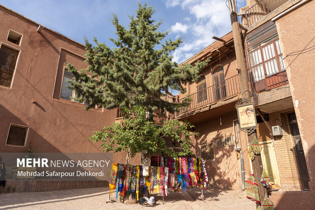 ابیانه نگینی سرخ در دل کویر 17