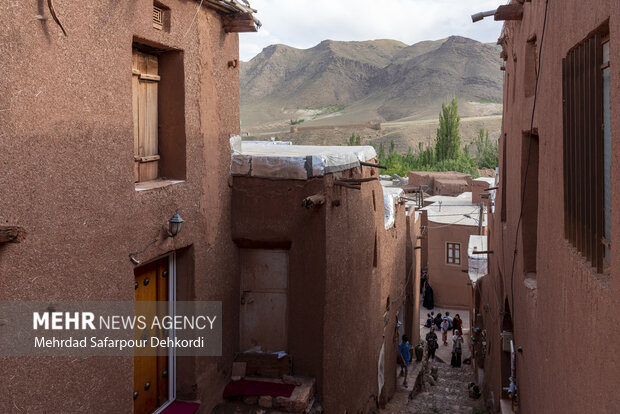 ابیانه نگینی سرخ در دل کویر 20