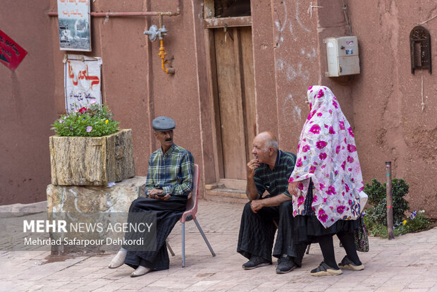 ابیانه نگینی سرخ در دل کویر 11