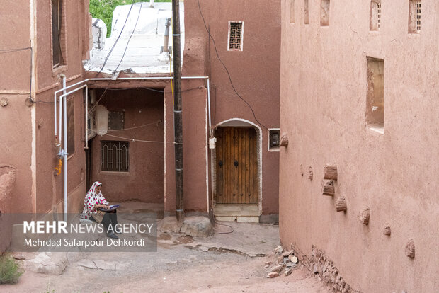 ابیانه نگینی سرخ در دل کویر 21