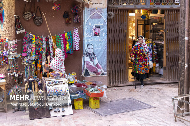 ابیانه نگینی سرخ در دل کویر 24