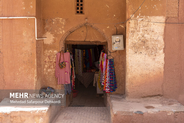 ابیانه نگینی سرخ در دل کویر 28