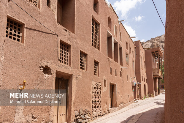 ابیانه نگینی سرخ در دل کویر 32