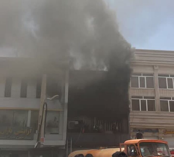 آتش سوزی در بازار گناوه مهار شد