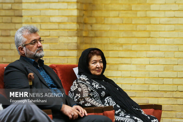 پوران درخشنده کارگردان درمراسم دومین نکوداشت چهره های ماندگار میراث فرهنگی ایران حضور دارد