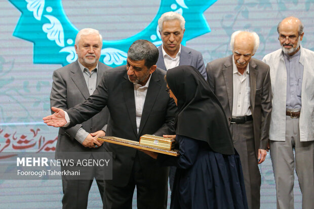 دومین «نکوداشت چهره‌های ماندگار میراث فرهنگی» عصر پنج شنبه (۲۵ خرداد ۱۴۰۲) با حضور «عزت الله ضرغامی» وزیر میراث‌فرهنگی، گردشگری و صنایع‌دستی در سالن همایش‌های وزارت میراث برگزار شد