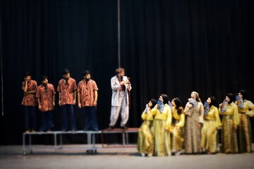 اجرای عمومی تئاتر «نمایش عروسی داریم و عروسی» در سنندج