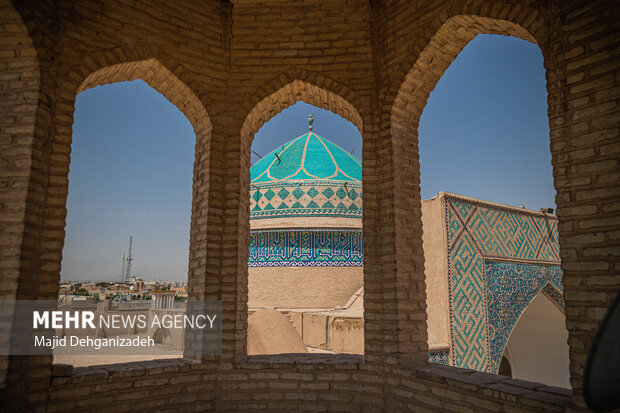 مسجد امیرچقماق فیروزه‌ای بر انگشتری معماری یزد