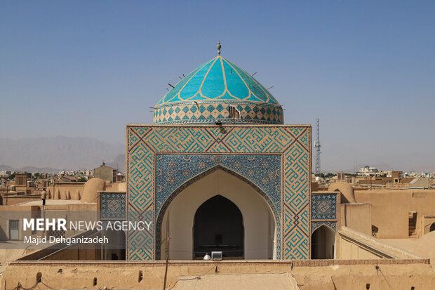 مسجد امیرچقماق فیروزه‌ای بر انگشتری معماری یزد