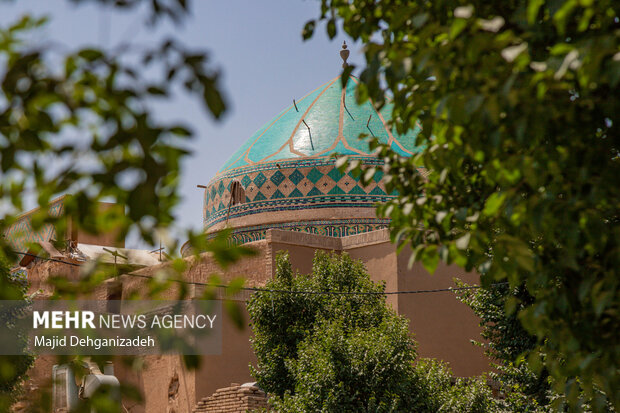 فرو ریختن بخشی از تزئینات گنبد مسجد امیرچقماق