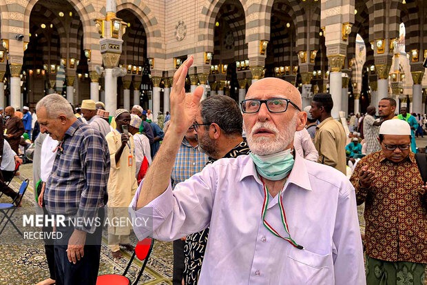 در این گزارش حال و هوای زائران ایرانی در حرم مطهر نبوی را در ایام حج تمتع مشاهده می کنید