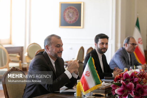  حسین امیر عبداللهیان وزیر امور خارجه ایران در محل دیدار وزرای خارجه عربستان و ایران حضور دارد