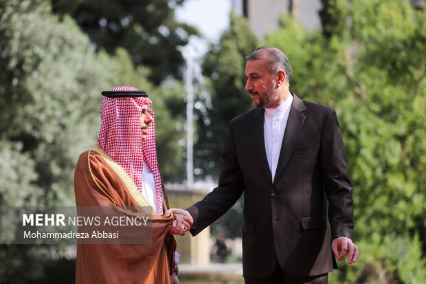 Emir Abdullahiyan ile Bin Ferhan Gazze'yi görüştü