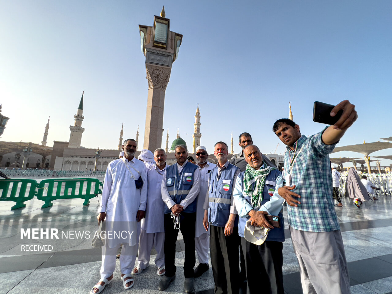 Mehr News Agency - Iranian pilgrims at Al-Masjid an-Nabawi