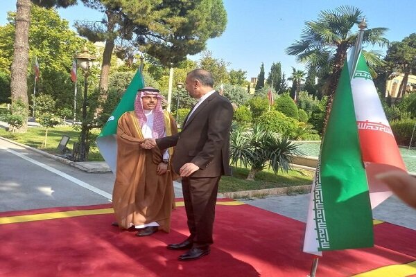 تہران، سعودی وزیر خارجہ کی ایرانی ہم منصب سے ملاقات