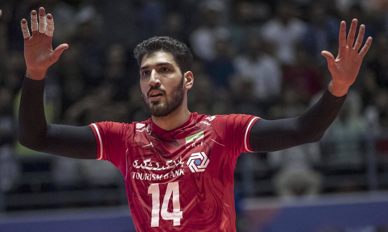 Ex-volleyball player Mohammadkazem questions Manavinejad's removal