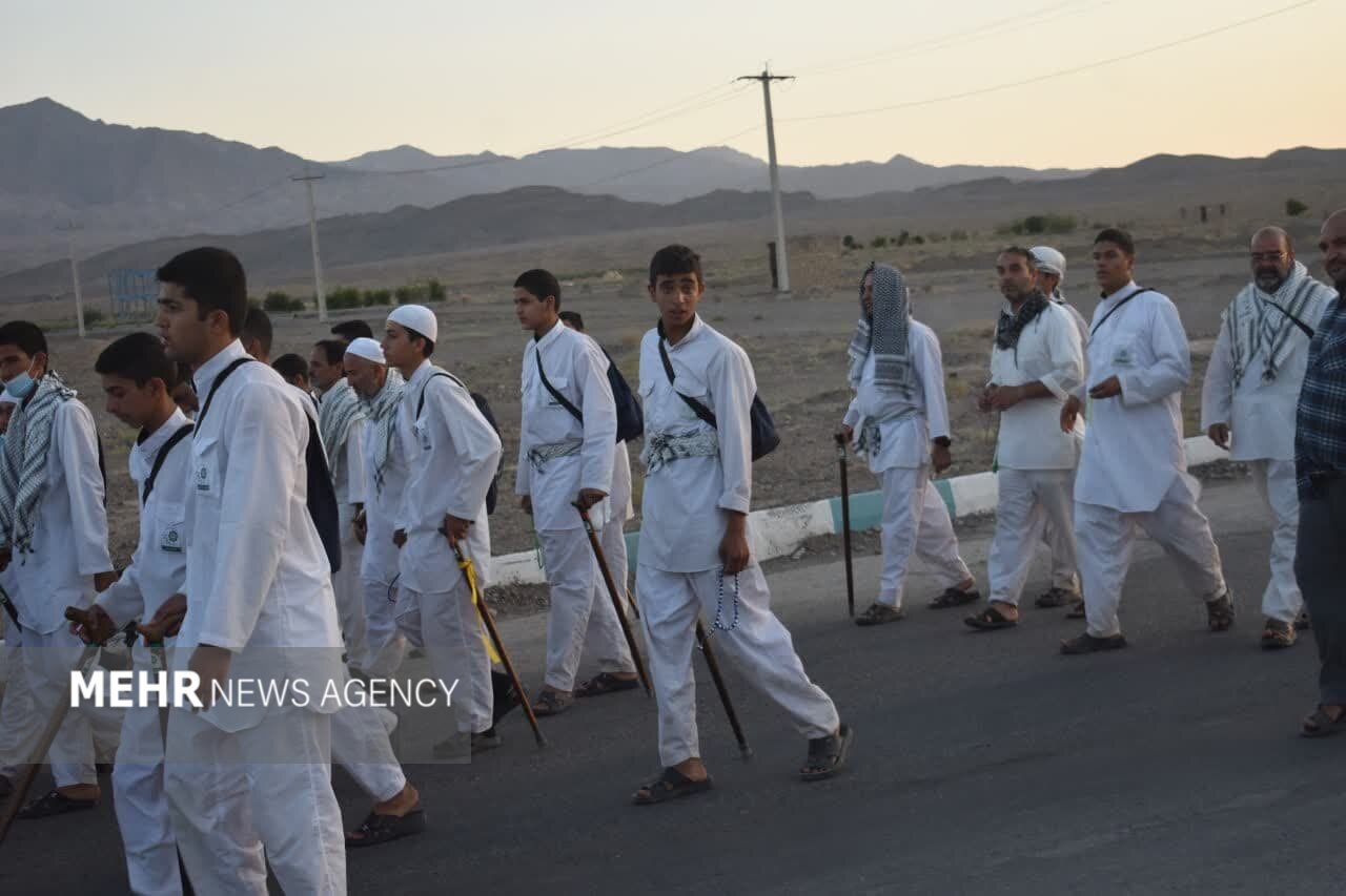 کاروان پیاده بسیجیان محبان الرضا(ع) بافق وارد بهاباد شد