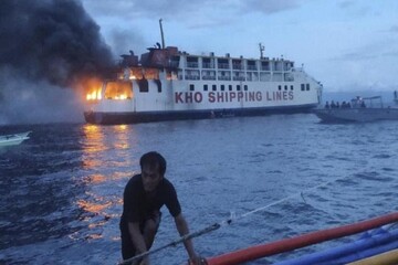 کشتی فیلیپینی با ۱۲۰ مسافر آتش گرفت