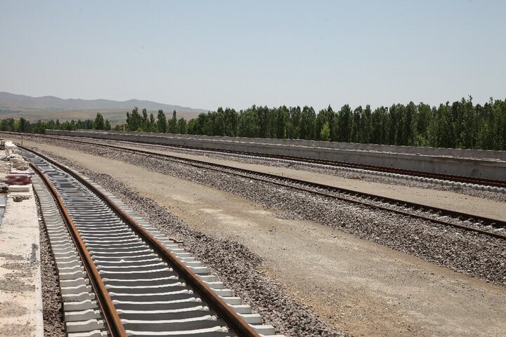 احداث راه‌آهن شیراز - بوشهر با جدیت دنبال شود