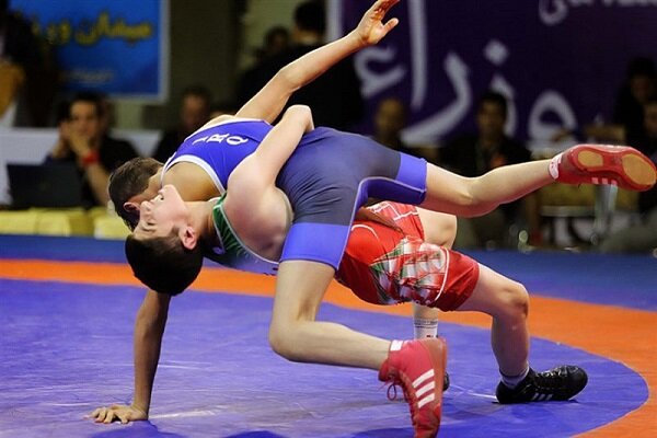 اخراج دو مربی و یک کشتیگیر از تیم نونهالان