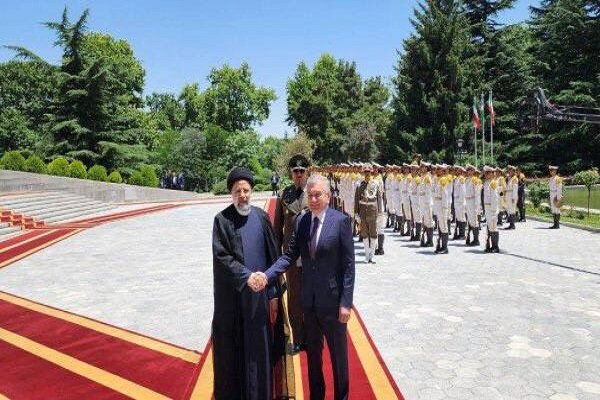 ازبکستان کے صدر کا دورۂ تہران؛ ایرانی صدر کی جانب سے باضابطہ استقبال